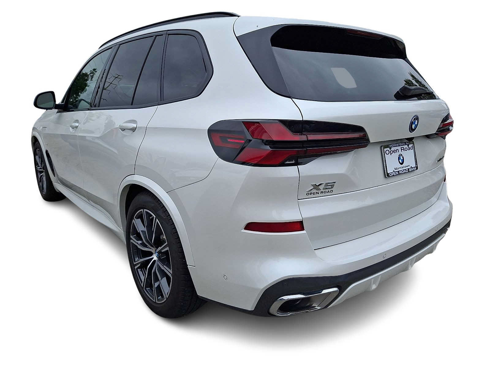 Used 2026 BMW X5 xDrive50e w/ M Sport Package AWD/4WD image 4