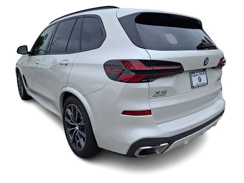 Used 2026 BMW X5 xDrive50e w/ M Sport Package AWD/4WD image 4
