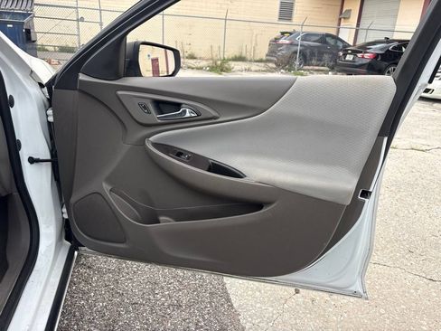 Used 2021 Chevrolet Malibu LS FWD image 17