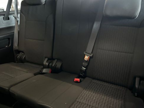 Used 2019 Chevrolet Suburban LS RWD image 12