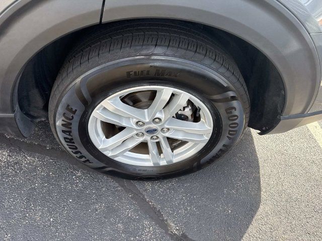Used 2024 Ford Explorer XLT w/ Equipment Group 202A RWD image 16