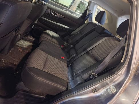 Used 2017 Nissan Rogue S FWD image 7