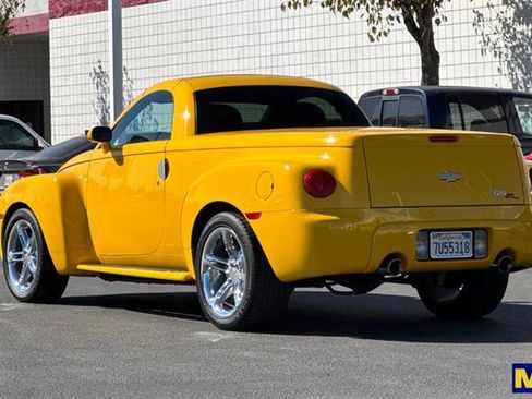 Used 2005 Chevrolet SSR w/ Preferred Equipment Group image 6