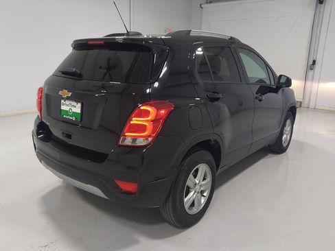 Used 2022 Chevrolet Trax LT w/ LT Convenience Package AWD/4WD image 9