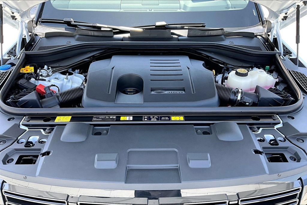 New 2026 Land Rover Range Rover Sport Dynamic SE AWD/4WD image 12