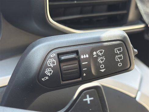 Used 2021 Ford Explorer XLT w/ Equipment Group 202A image 31