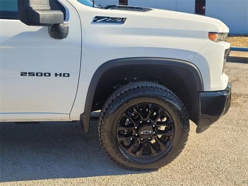 Used 2025 Chevrolet Silverado 2500 Custom w/ Custom Value Package image 7