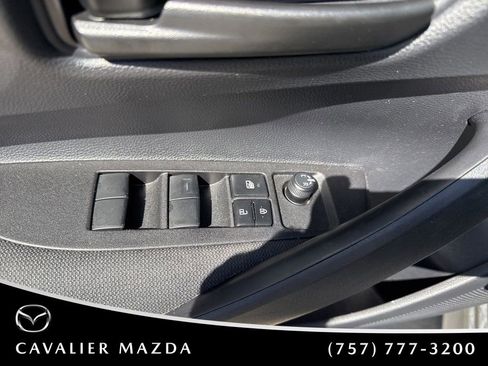 Used 2025 Toyota Corolla LE image 9