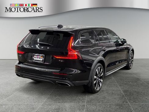 Used 2022 Volvo V60 T5 Cross Country w/ Climate Package AWD/4WD image 3