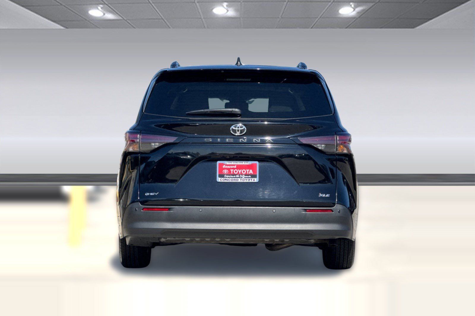 Used 2026 Toyota Sienna XLE FWD image 10