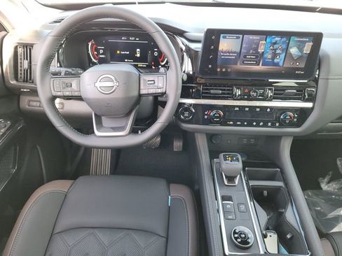 New 2026 Nissan Pathfinder Platinum image 9