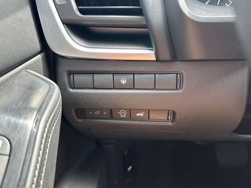 Used 2025 Nissan Rogue SV FWD image 27