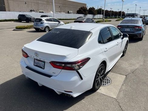 Used 2023 Toyota Camry SE w/ Audio Upgrade Package FWD image 4