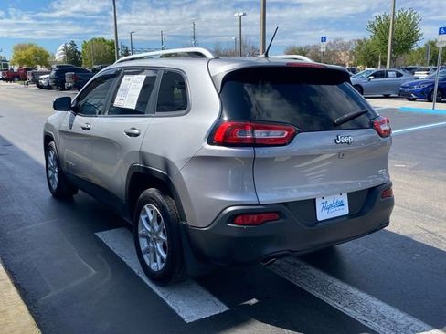 Used 2017 Jeep Cherokee Latitude w/ Comfort & Sound Group image 7