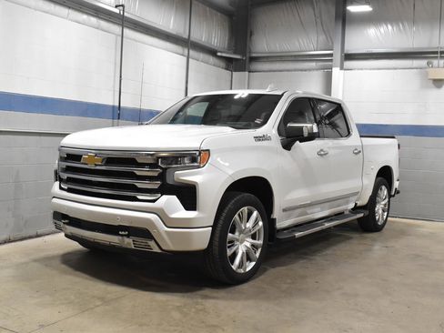 Used 2025 Chevrolet Silverado 1500 High Country w/ High Country Premium Package AWD/4WD image 7