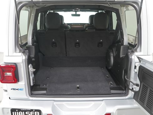 Used 2022 Jeep Wrangler Unlimited Sahara image 16