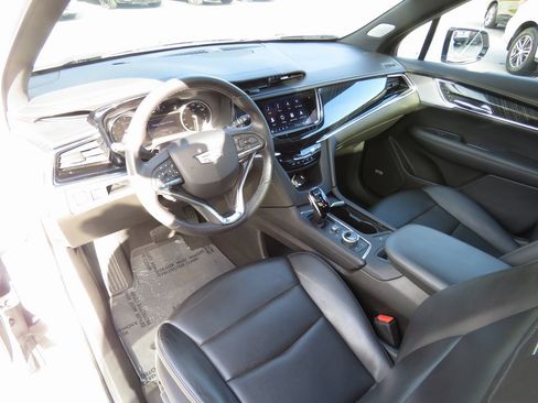 Used 2022 Cadillac XT6 Premium Luxury image 12