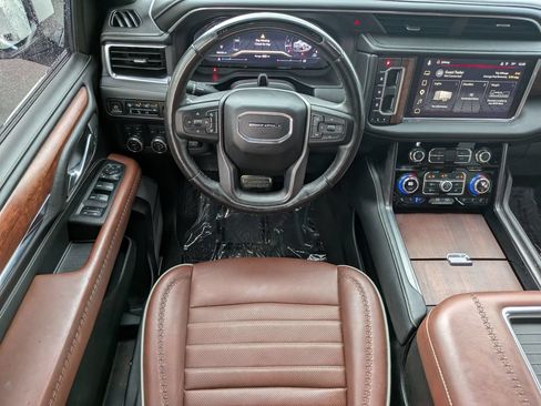 Used 2023 GMC Yukon XL Denali Ultimate AWD/4WD image 17