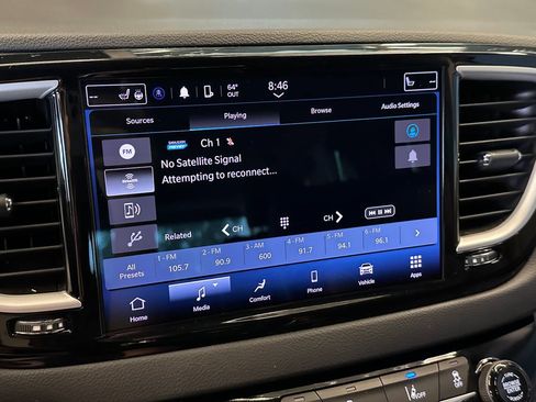 Used 2022 Chrysler Pacifica Touring-L FWD image 13