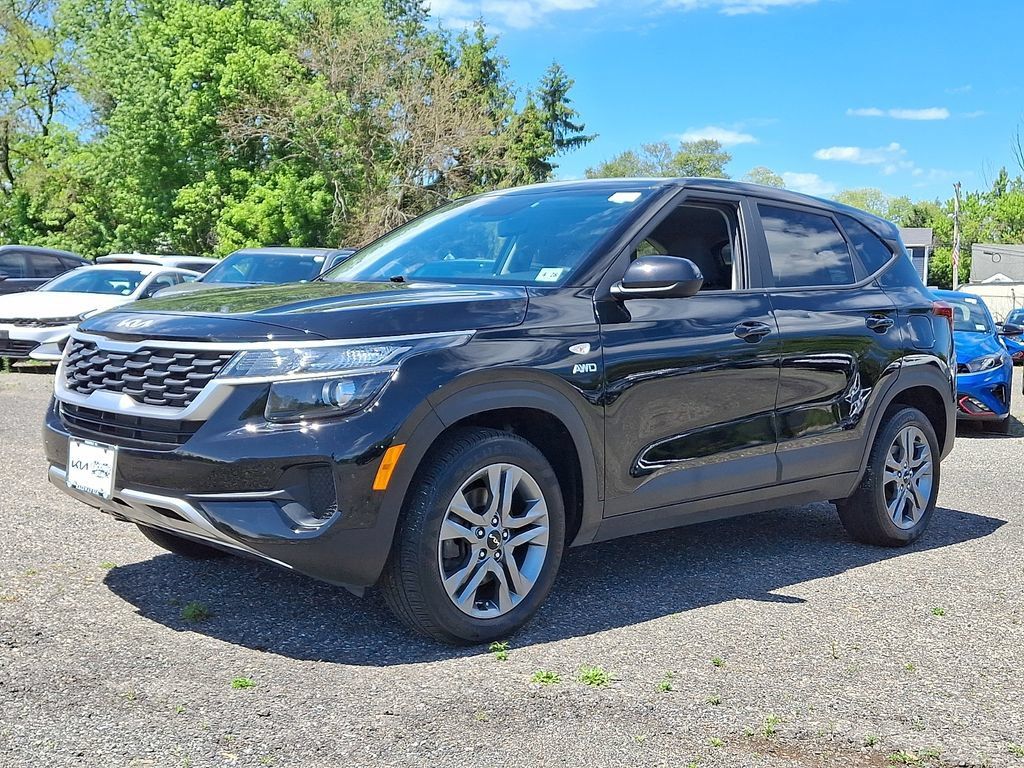 Certified 2023 Kia Seltos LX AWD/4WD image 3