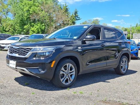 Certified 2023 Kia Seltos LX AWD/4WD image 3