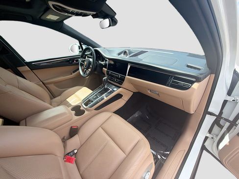 Used 2021 Porsche Macan AWD/4WD image 30