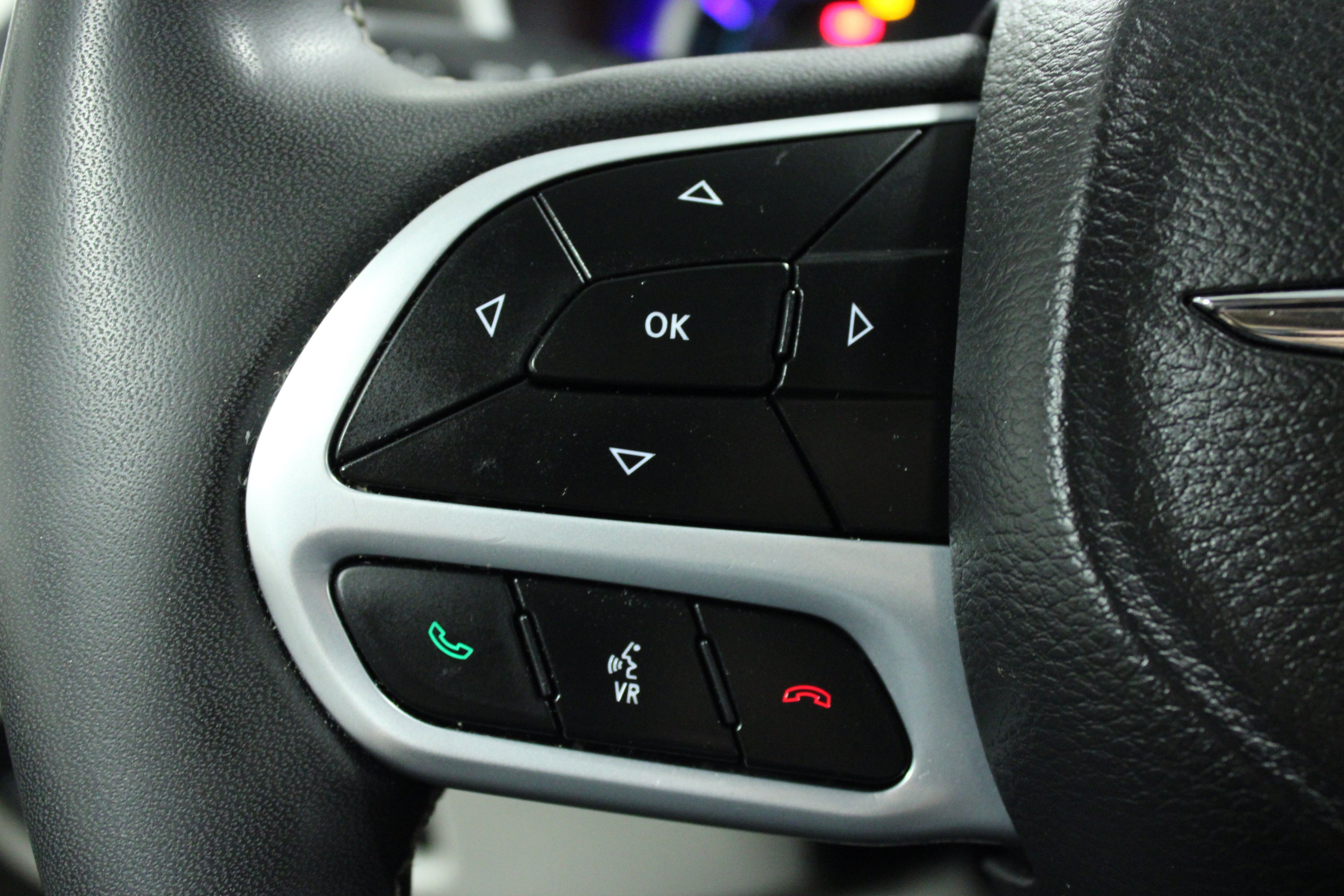 Used 2023 Chrysler Pacifica Touring-L FWD image 21