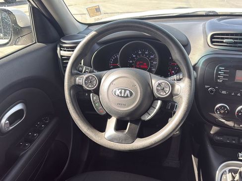 Used 2014 Kia Soul + image 21