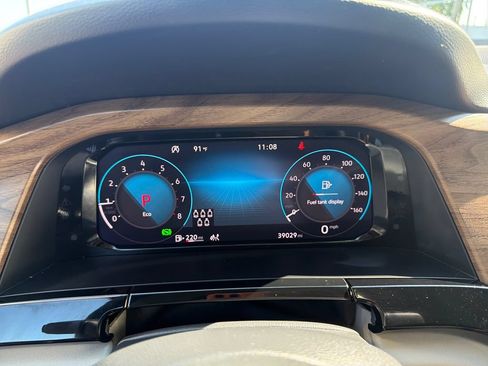 Used 2024 Volkswagen Atlas SE w/ Panoramic Sunroof Package FWD image 18
