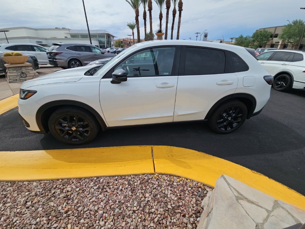 Used 2023 Honda HR-V Sport image 3