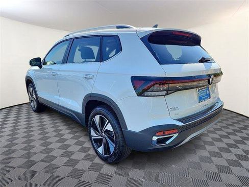 New 2025 Volkswagen Taos SE image 4