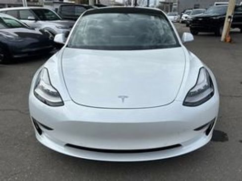 Used 2020 Tesla Model 3 Standard Range Plus image 2