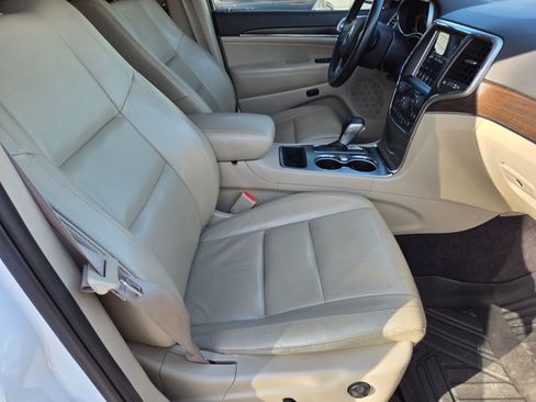 Used 2018 Jeep Grand Cherokee Limited image 14