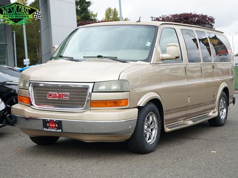 Used 2011 GMC Savana 1500 image 1