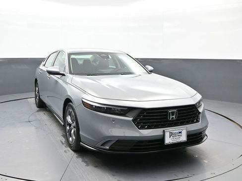 Certified 2025 Honda Accord EX-L image 3