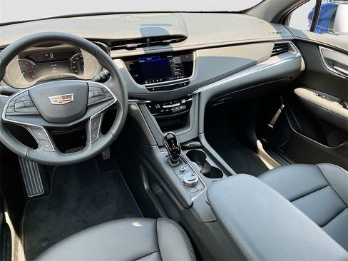 New 2025 Cadillac XT5 Luxury image 23