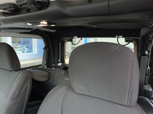 Used 2019 Jeep Wrangler Sport AWD/4WD image 10