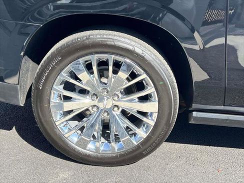 Used 2022 Chevrolet Suburban High Country AWD/4WD image 8