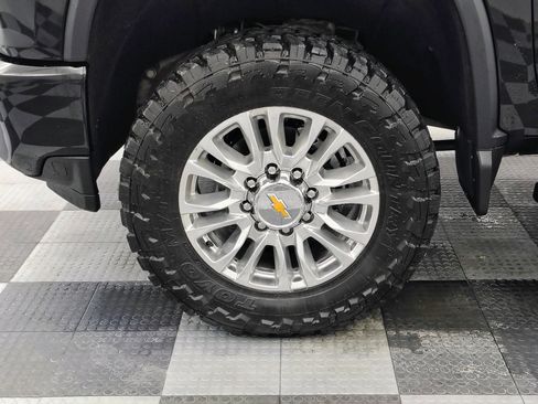 Used 2022 Chevrolet Silverado 3500 High Country w/ Technology Package image 17