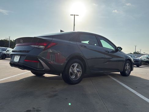 Used 2024 Hyundai Elantra SE FWD image 8
