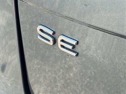Used 2023 Volkswagen Tiguan SE w/ Panoramic Sunroof Package FWD image 32