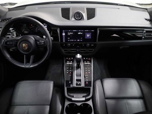 Certified 2024 Porsche Macan AWD/4WD image 26