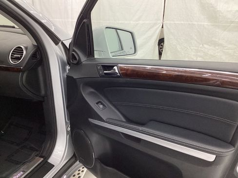 Used 2011 Mercedes-Benz GL 550 4MATIC image 20