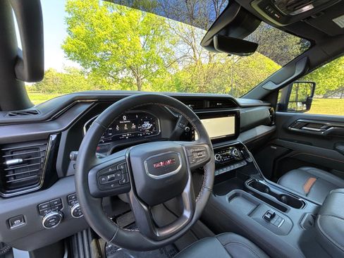Used 2024 GMC Sierra 2500 AT4 w/ AT4 Premium Plus Package AWD/4WD image 10