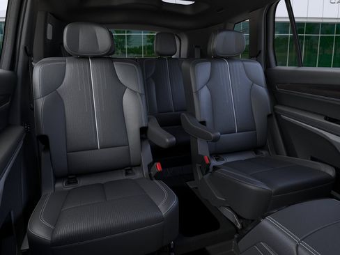 Used 2026 Cadillac Vistiq Sport w/ LPO, Floor Liner Package AWD/4WD image 17