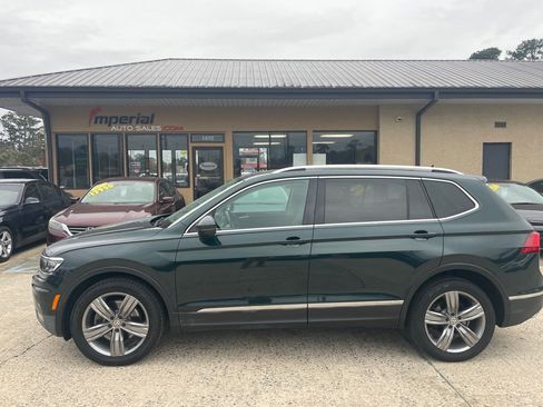Used 2018 Volkswagen Tiguan SEL Premium image 2
