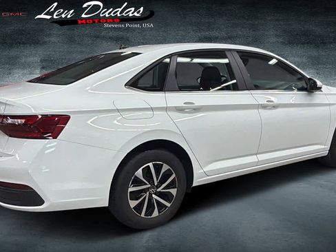 Used 2023 Volkswagen Jetta S image 4