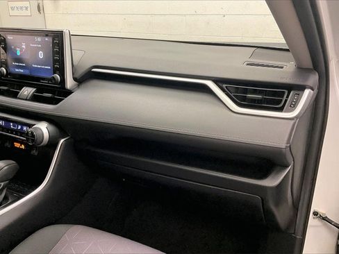 Used 2019 Toyota RAV4 XLE w/ Convenience Package image 14
