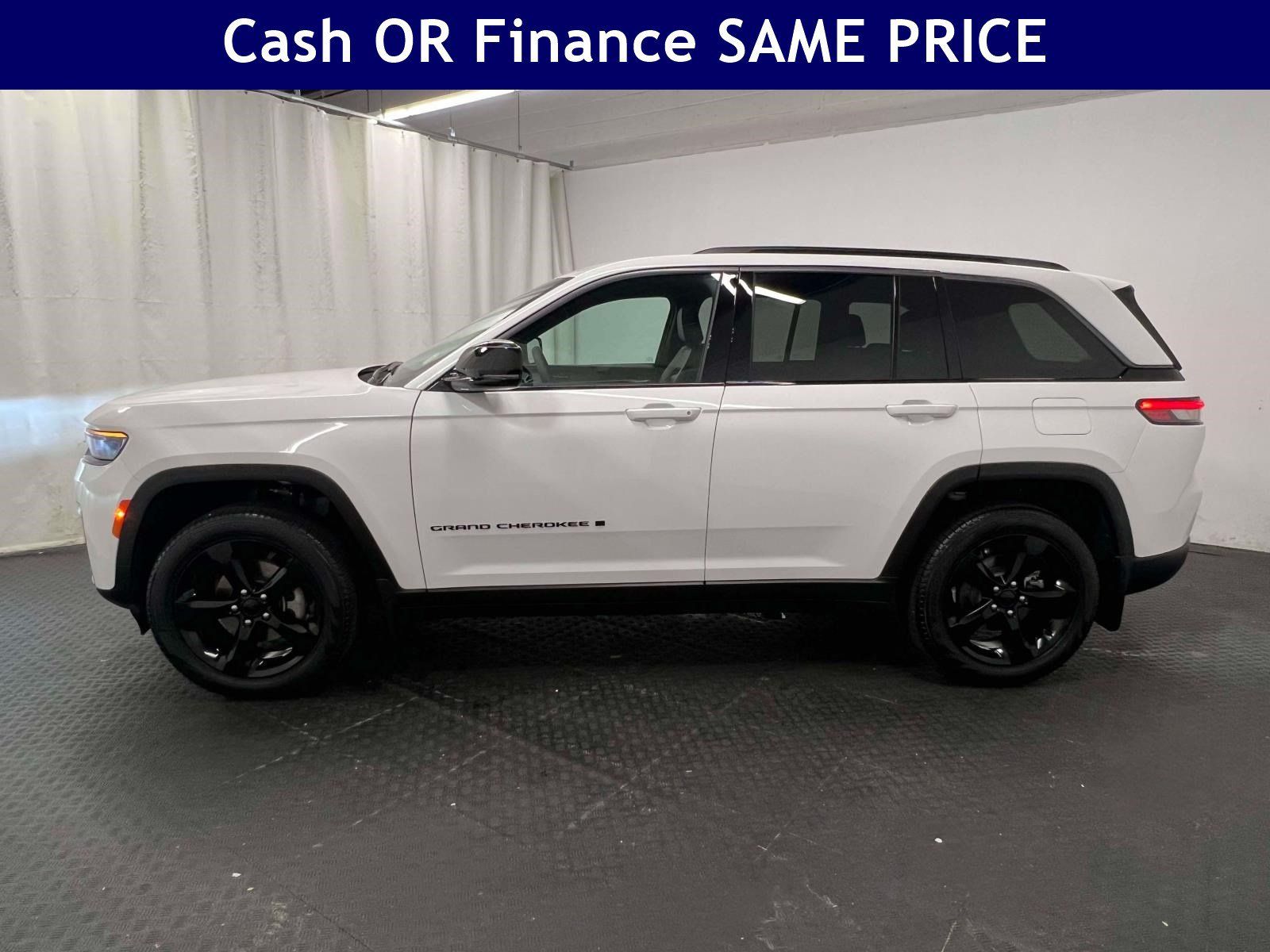 Used 2026 Jeep Grand Cherokee Limited w/ Limited Altitude Package AWD/4WD image 9