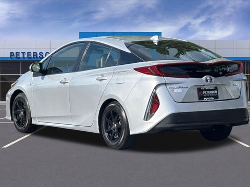 Used 2021 Toyota Prius Prime XLE FWD image 6